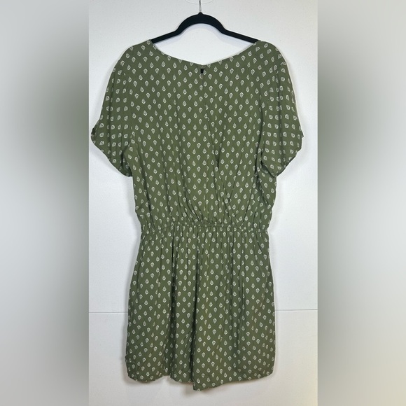 Old Navy Green Print Shorts Romper. Size XL. - Picture 2 of 11